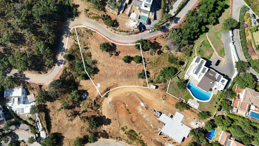 Residential Plot La Mairena Málaga - image 2