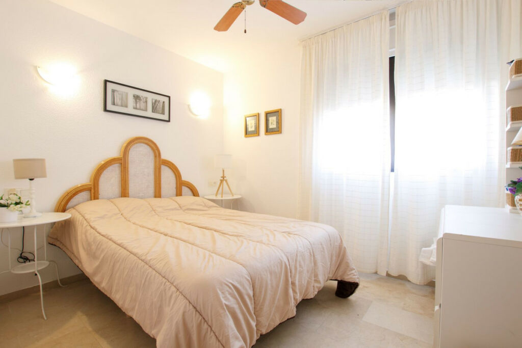 Middle Floor Apartment Torrenueva Málaga - image 2