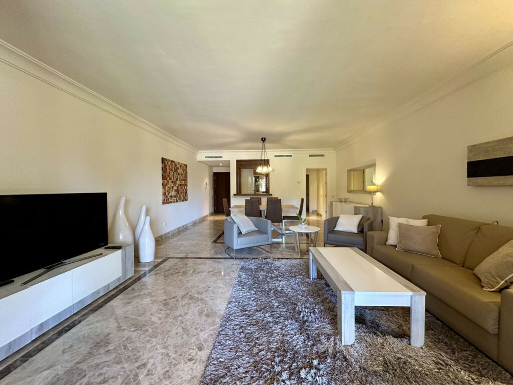 Ground Floor Apartment Nueva Andalucía Málaga - image 2