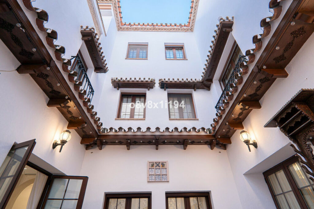 Detached Villa Fuengirola Málaga - image 2
