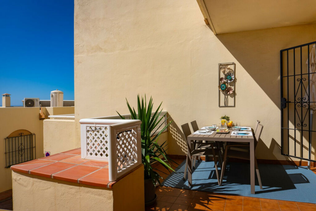 Middle Floor Apartment Mijas Costa Málaga - image 3
