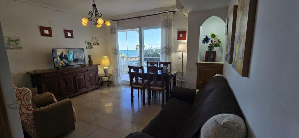 Middle Floor Apartment La Carihuela Málaga - image 2