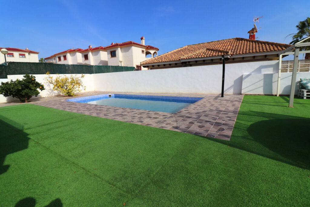 Detached Villa La Marina Alicante - image 2