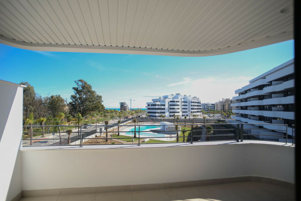 Middle Floor Apartment Los Alamos Málaga - image 2