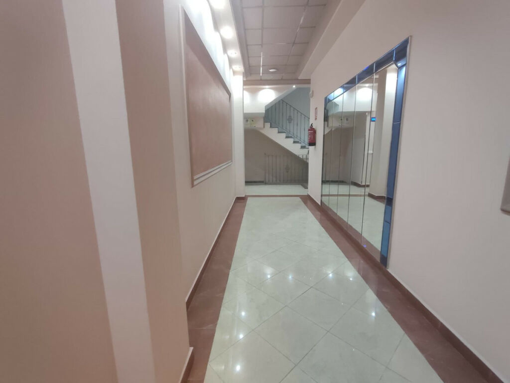 Middle Floor Apartment Torrevieja Alicante - image 2