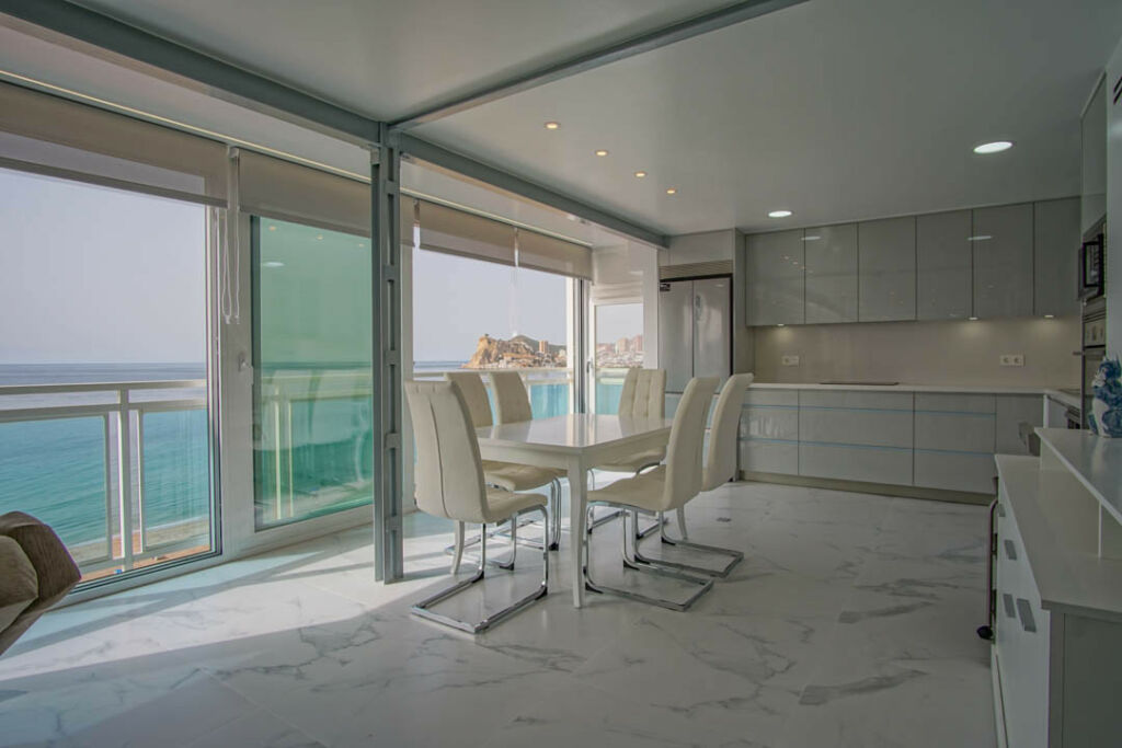 Middle Floor Apartment Benidorm Alicante - image 2