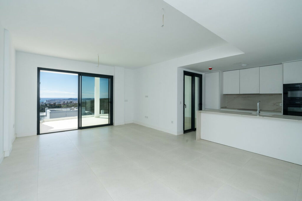 Middle Floor Apartment Fuengirola Málaga - image 3