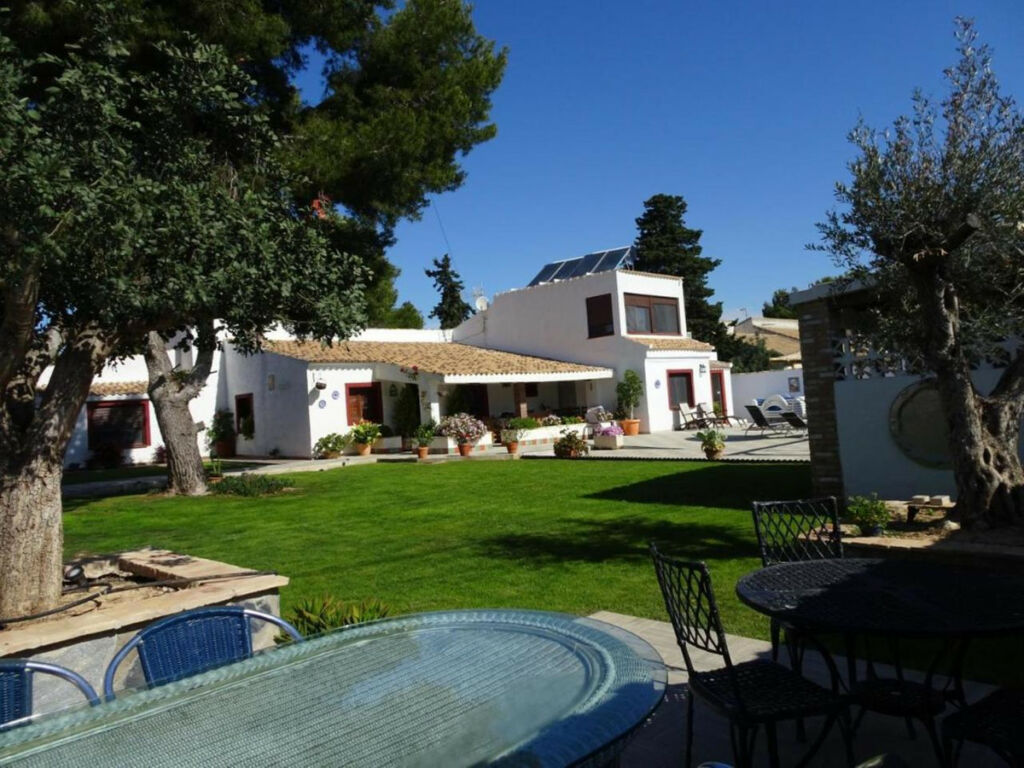 Detached Villa Cabo Roig Alicante - image 2