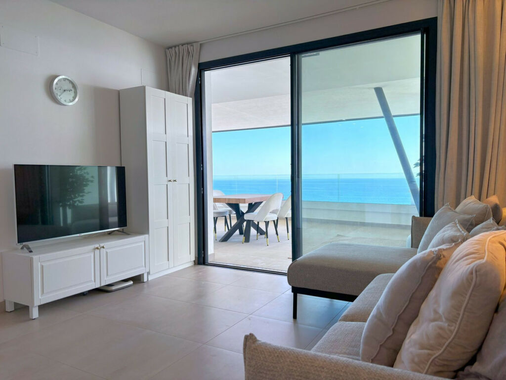 Middle Floor Apartment Fuengirola Málaga - image 2