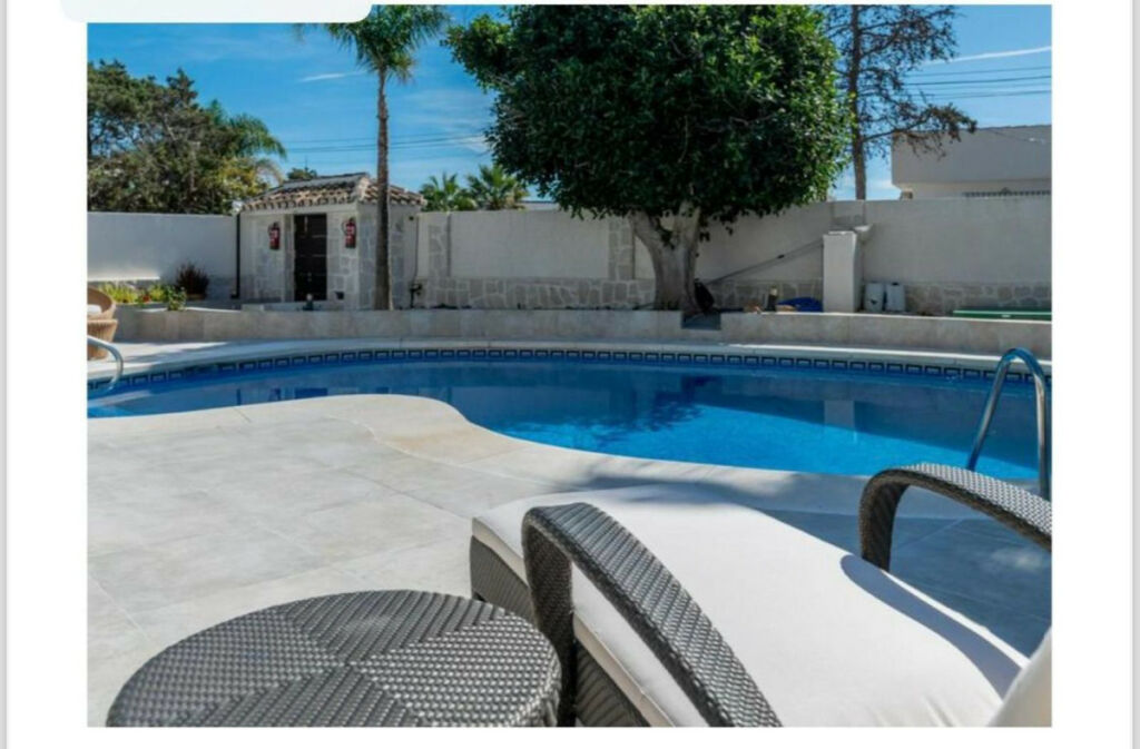 Detached Villa Marbesa Málaga - image 2