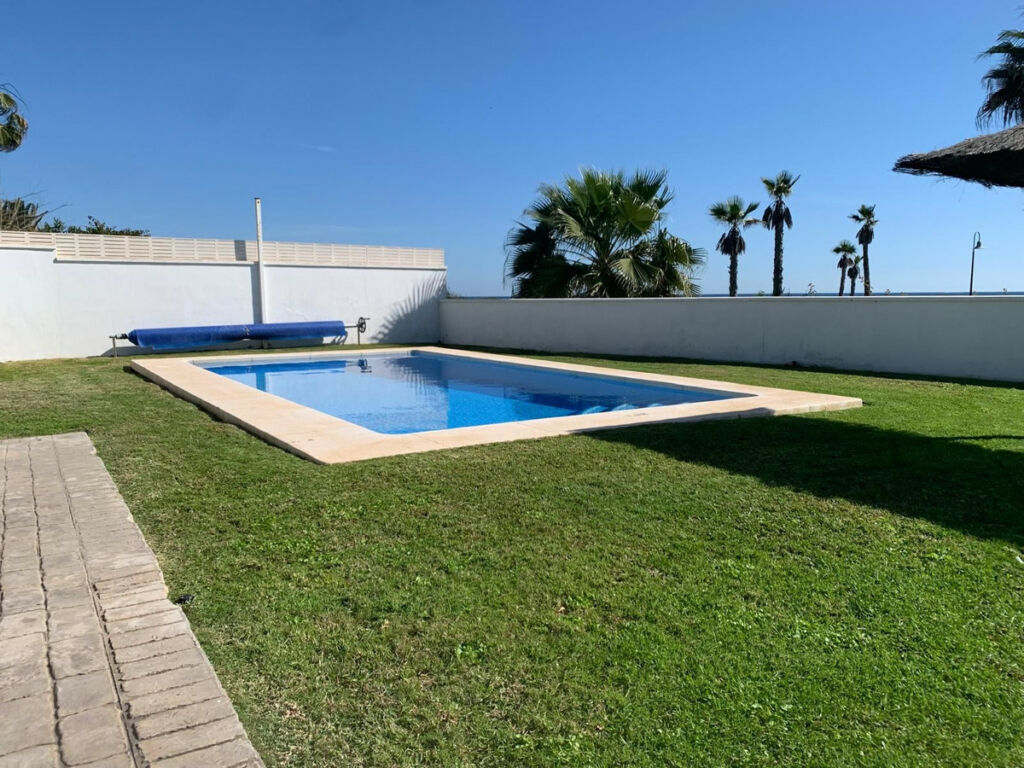 Detached Villa Estepona Málaga - image 19