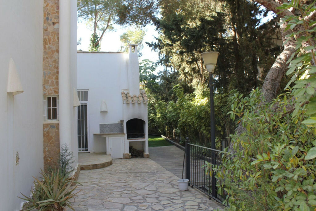 Detached Villa Dehesa de Campoamor Alicante - image 20