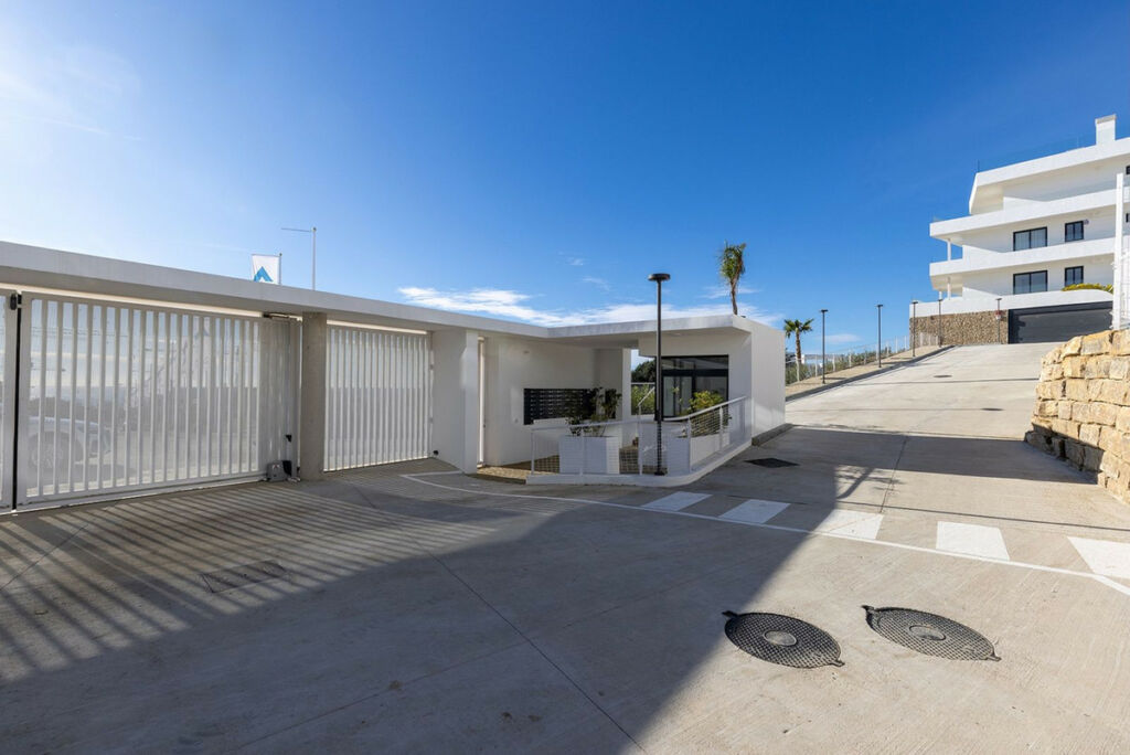 Middle Floor Apartment Estepona Málaga - image 20