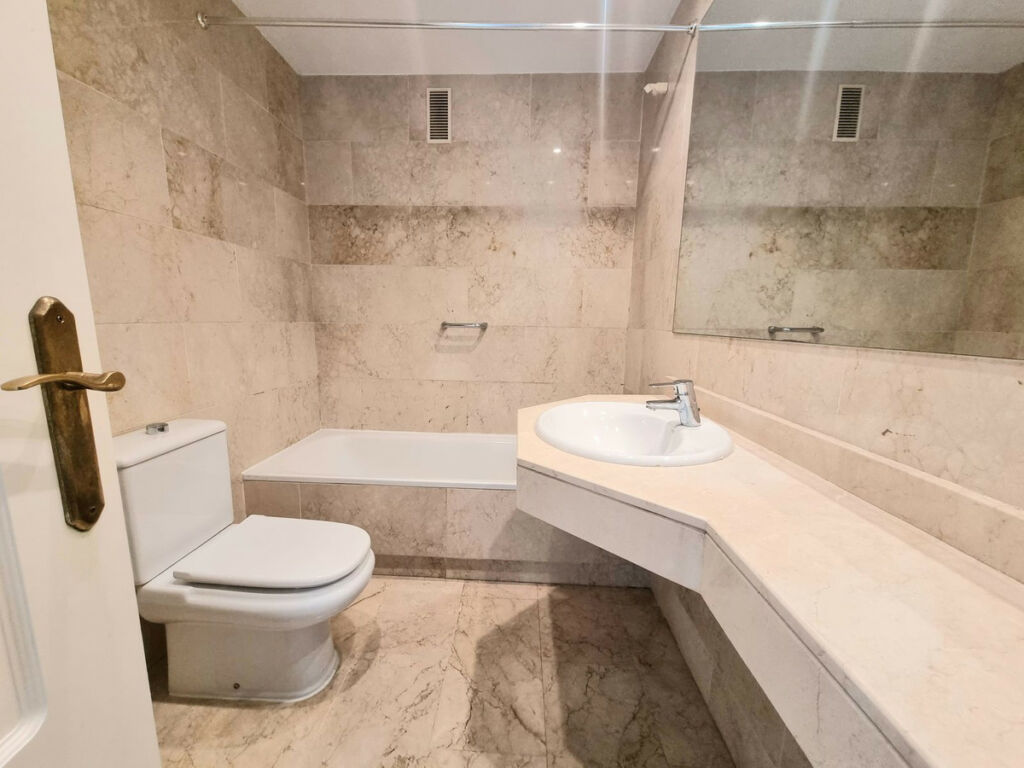 Middle Floor Apartment Puerto Banús Málaga - image 20