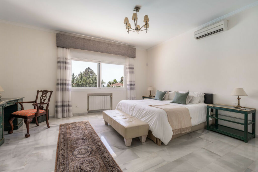Detached Villa El Paraiso Málaga - image 20