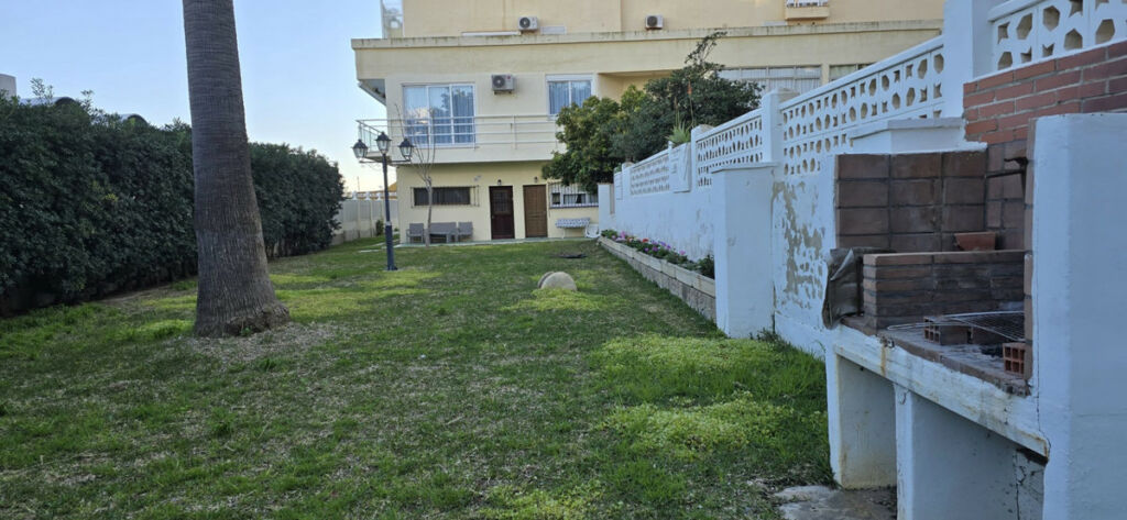 Middle Floor Apartment La Carihuela Málaga - image 21