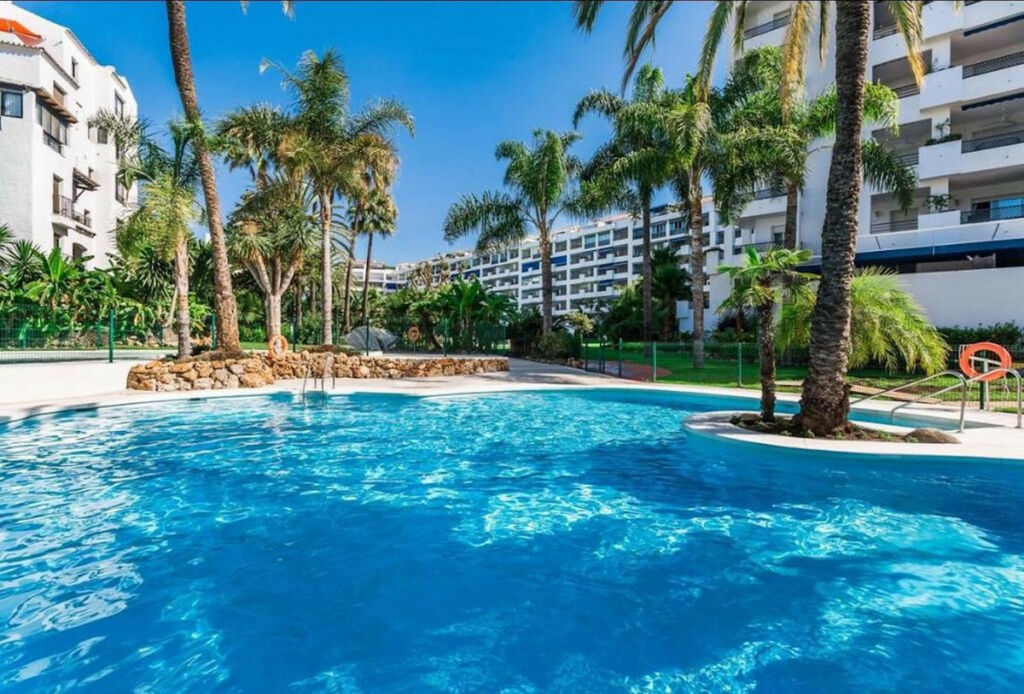 Middle Floor Apartment Puerto Banús Málaga - image 21