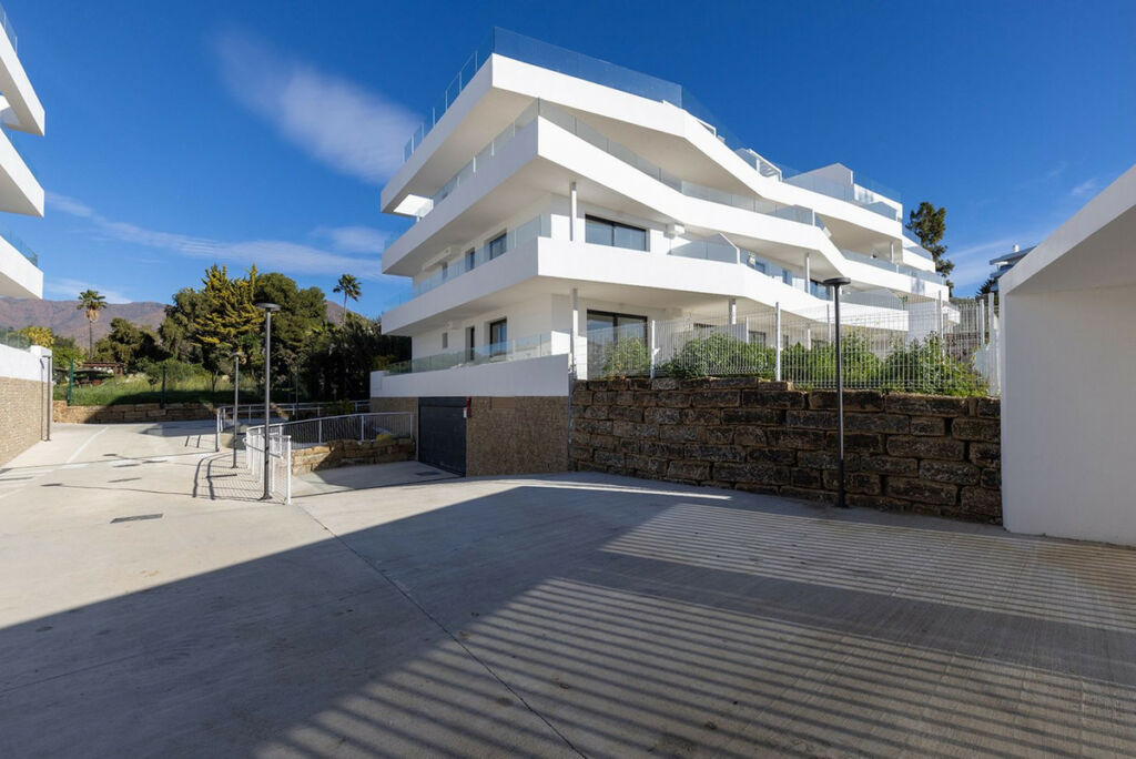 Middle Floor Apartment Estepona Málaga - image 21