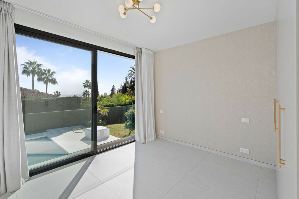 Detached Villa Elviria Málaga - image 20