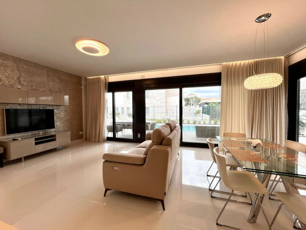 Detached Villa Dehesa de Campoamor Alicante - image 22