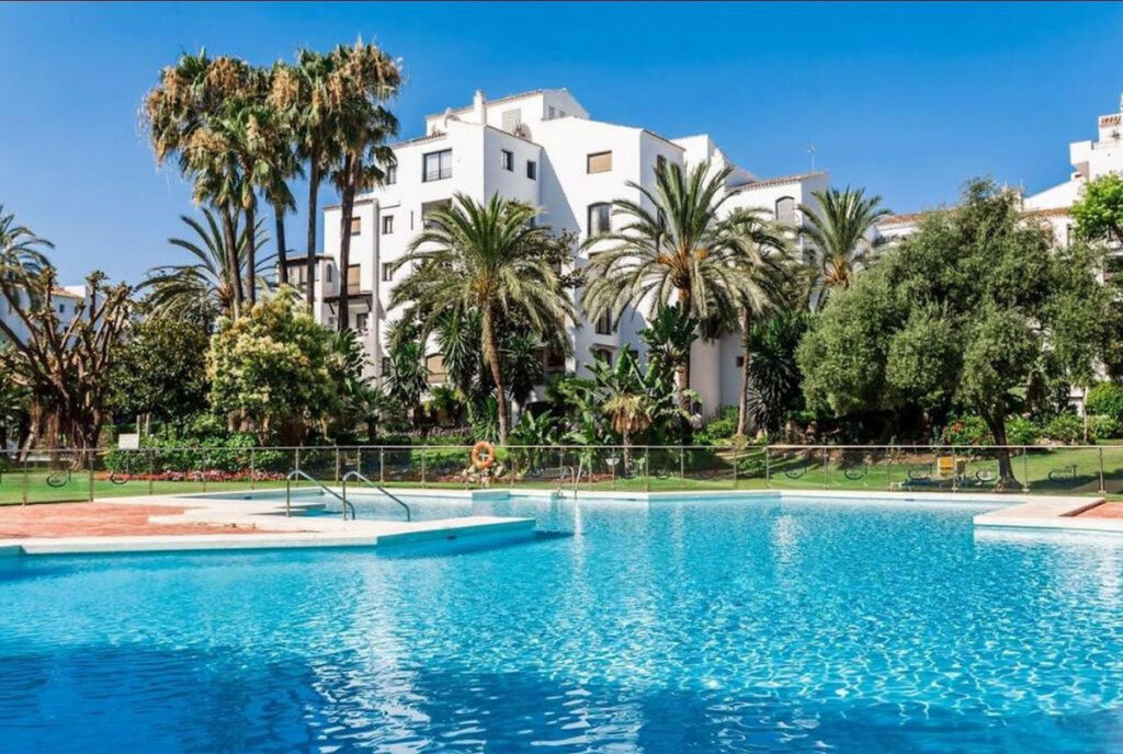 Middle Floor Apartment Puerto Banús Málaga - image 22