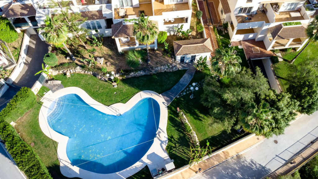 Middle Floor Apartment Elviria Málaga - image 7