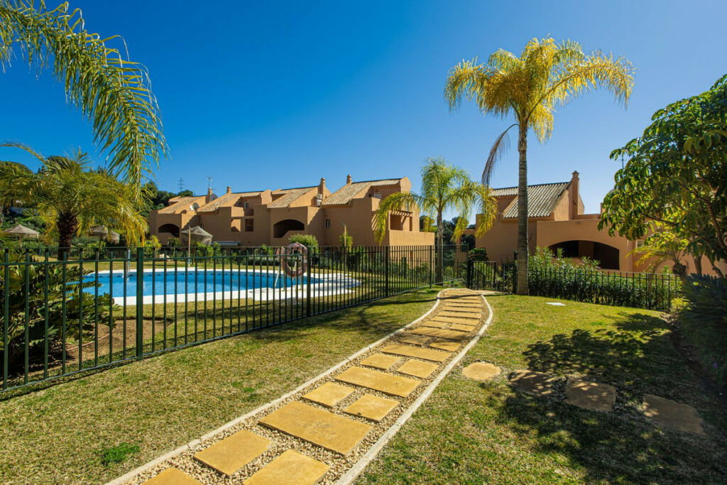 Middle Floor Apartment Elviria Málaga - image 22