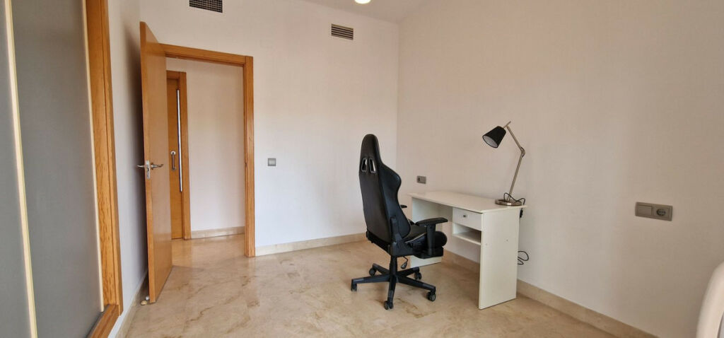 Middle Floor Apartment Estepona Málaga - image 18