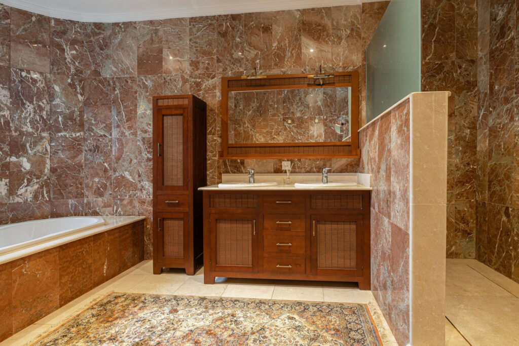 Detached Villa El Paraiso Málaga - image 22