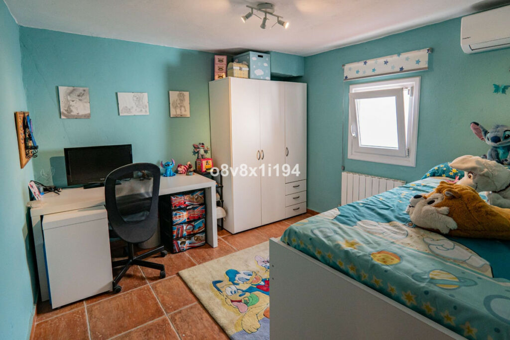 Detached Villa Pizarra Málaga - image 22