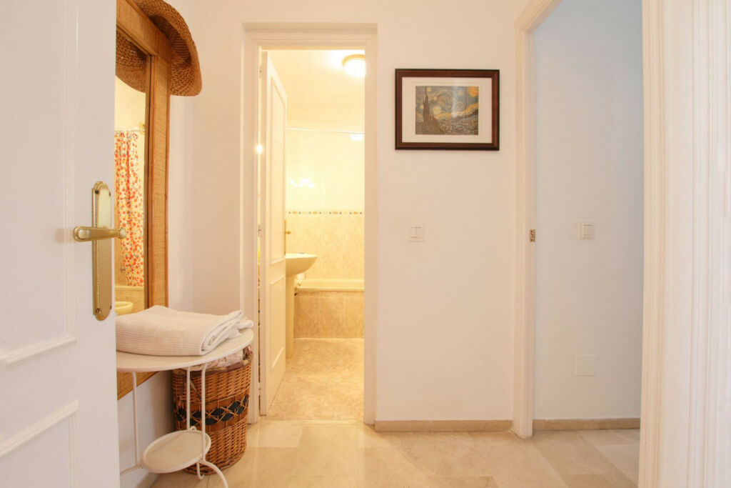 Penthouse Calahonda Málaga - image 23