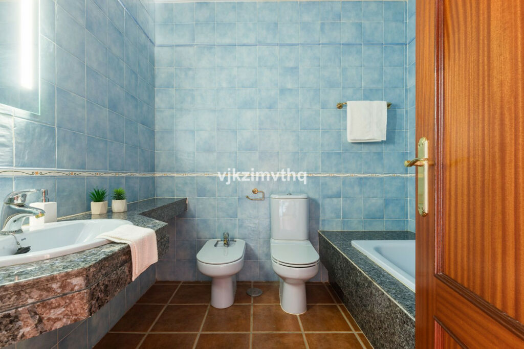 Detached Villa Benahavís Málaga - image 24