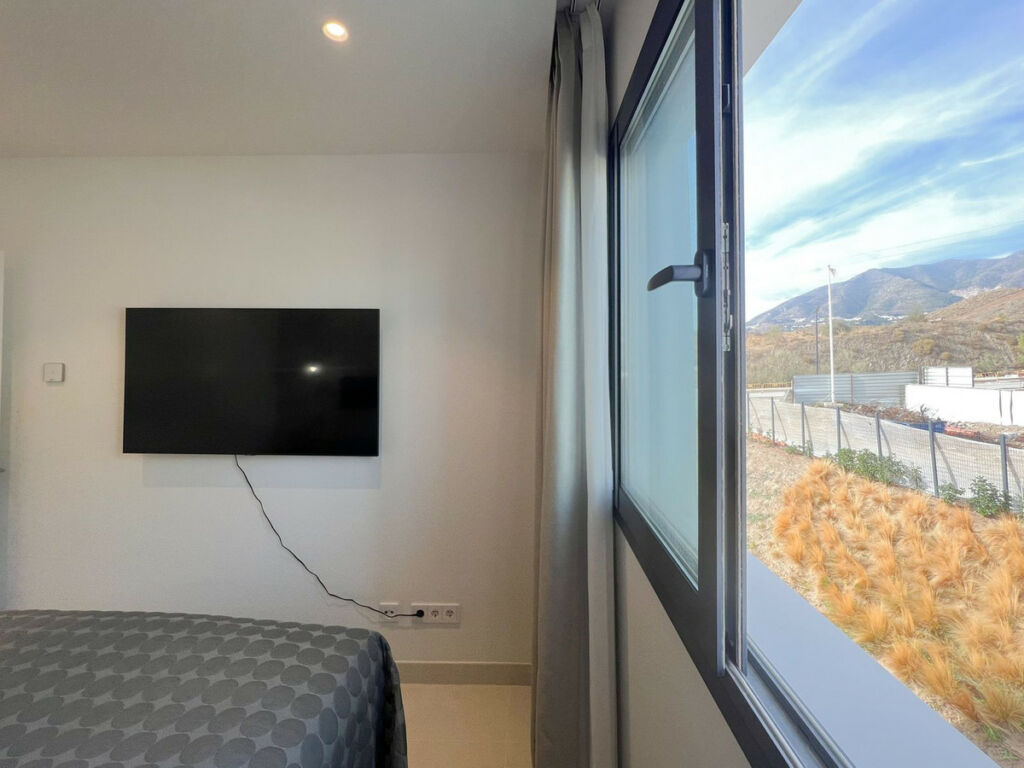Middle Floor Apartment Higueron Málaga - image 23