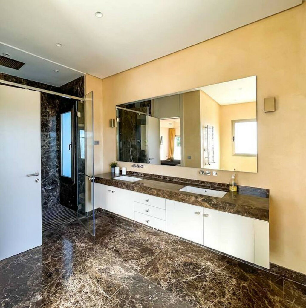Detached Villa Benahavís Málaga - image 23