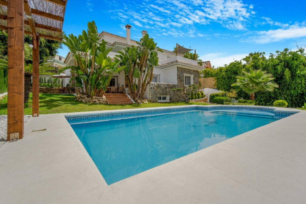 Detached Villa Nueva Andalucía Málaga - image 23