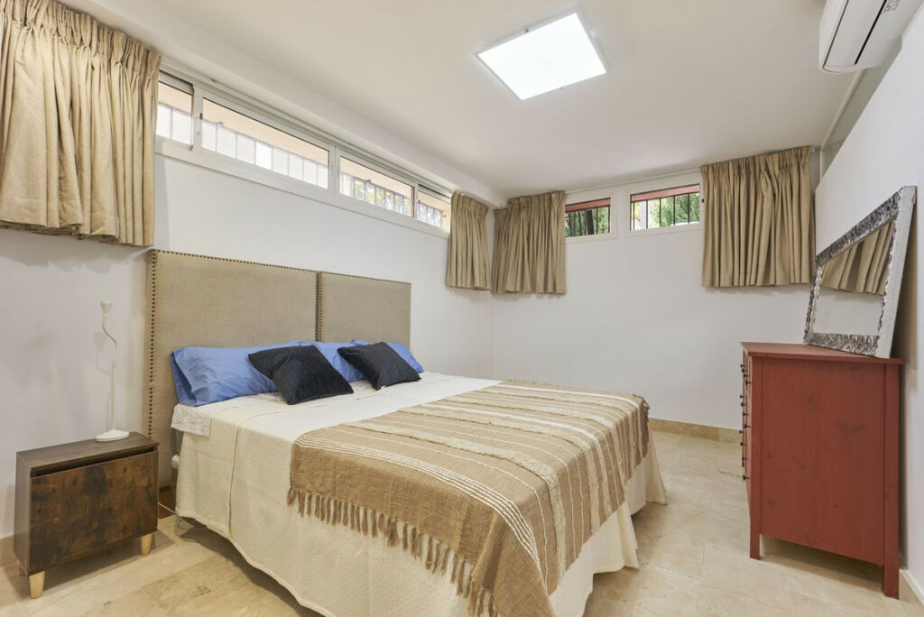 Semi-Detached House The Golden Mile Málaga - image 23