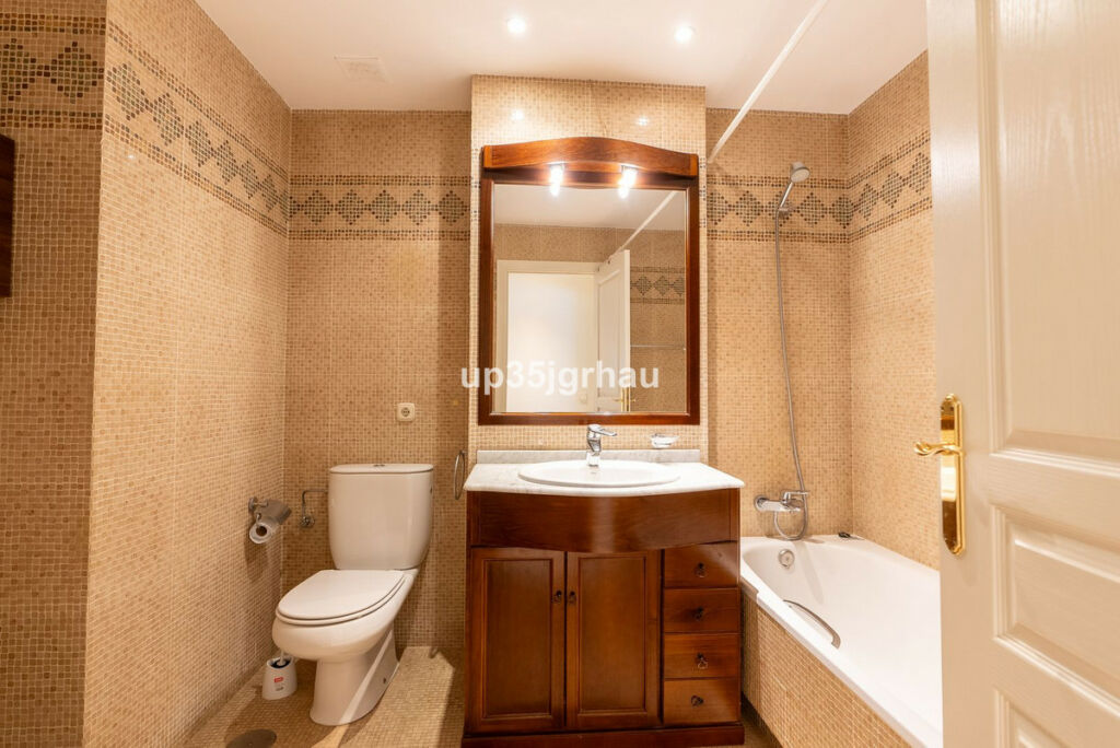 Middle Floor Apartment Estepona Málaga - image 23