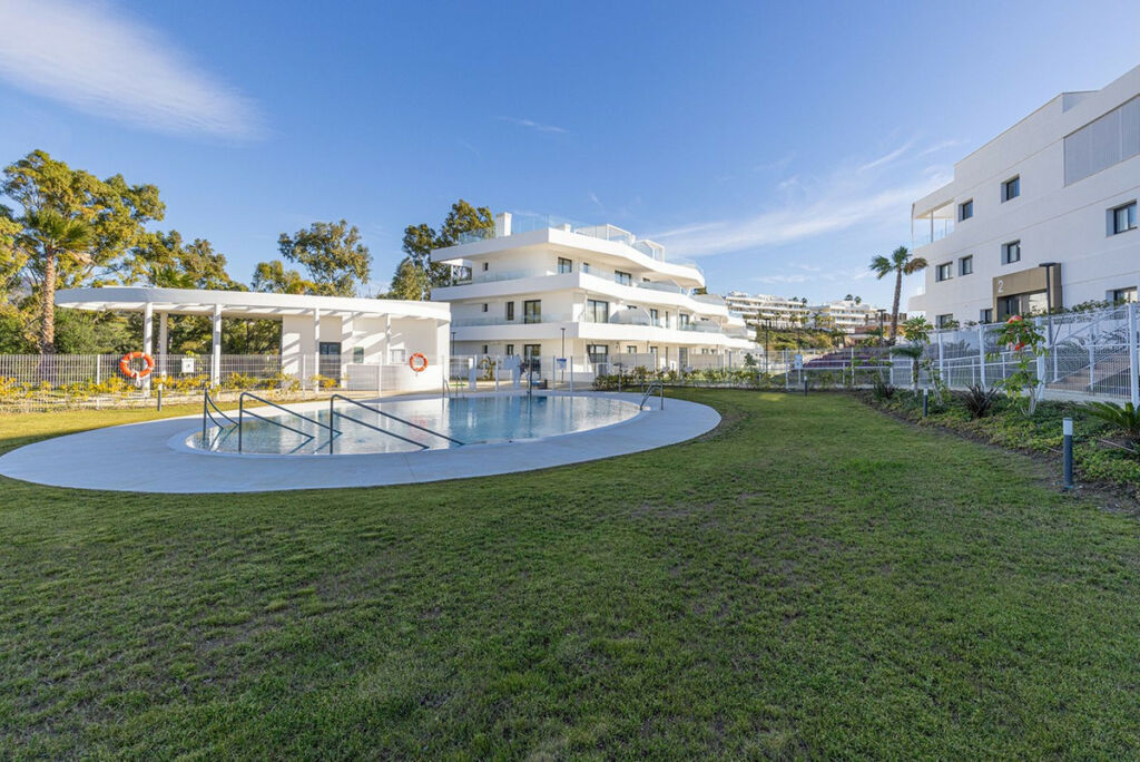 Middle Floor Apartment Estepona Málaga - image 24