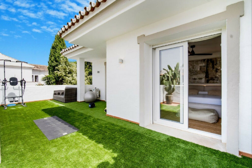 Detached Villa Nueva Andalucía Málaga - image 24