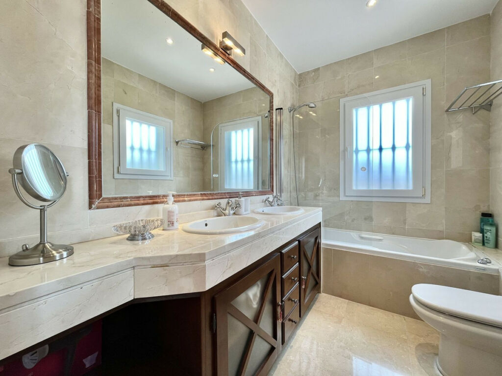 Detached Villa San Pedro de Alcántara Málaga - image 24