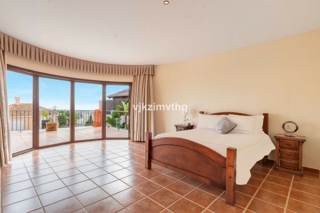 Detached Villa Benahavís Málaga - image 26
