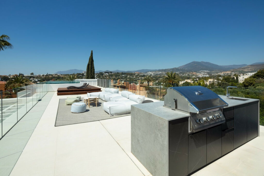Detached Villa Nueva Andalucía Málaga - image 25