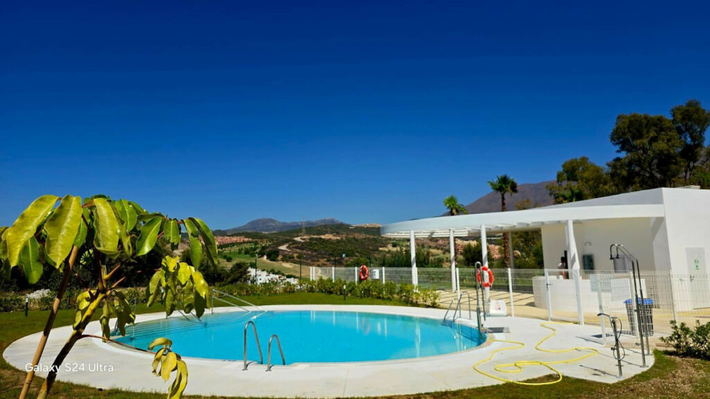 Middle Floor Apartment Estepona Málaga - image 29