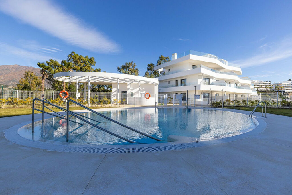 Middle Floor Apartment Estepona Málaga - image 25