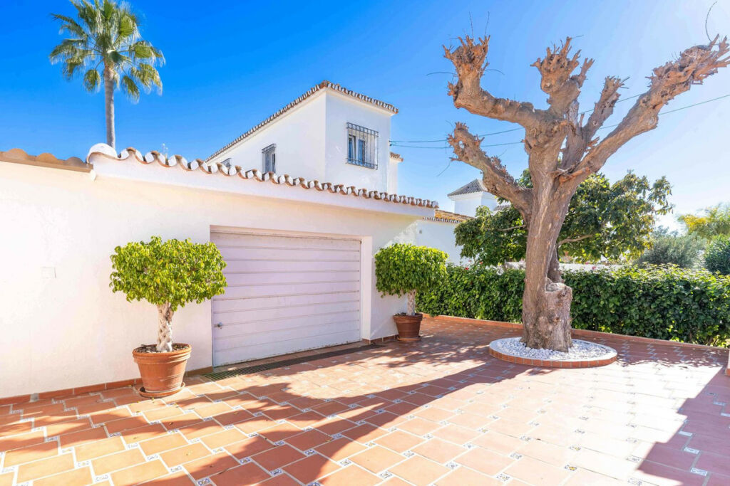 Detached Villa San Pedro de Alcántara Málaga - image 25