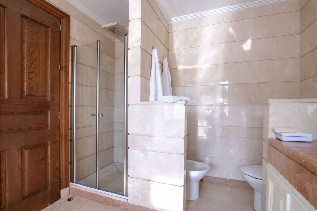 Detached Villa Los Arqueros Málaga - image 24
