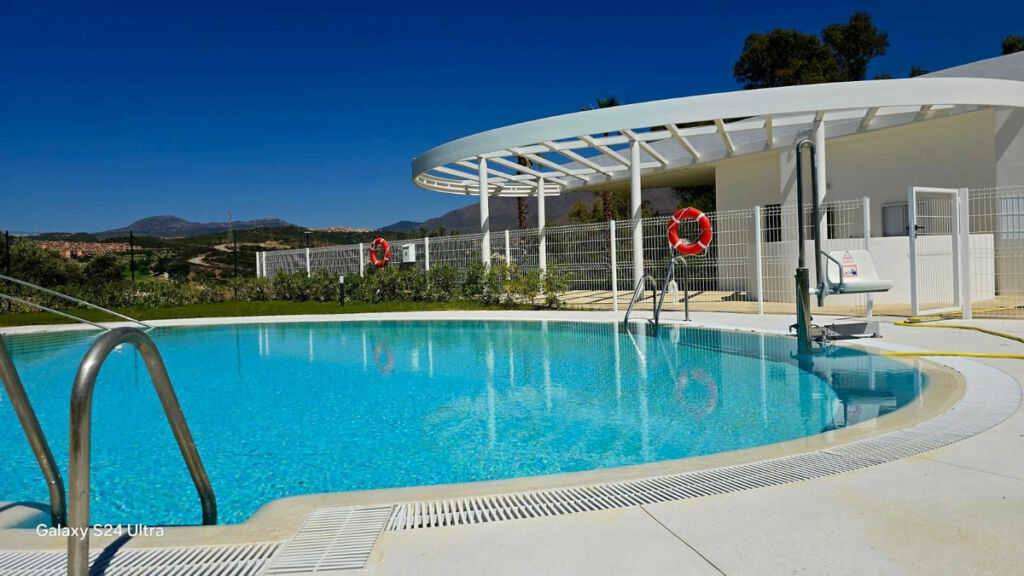 Middle Floor Apartment Estepona Málaga - image 30