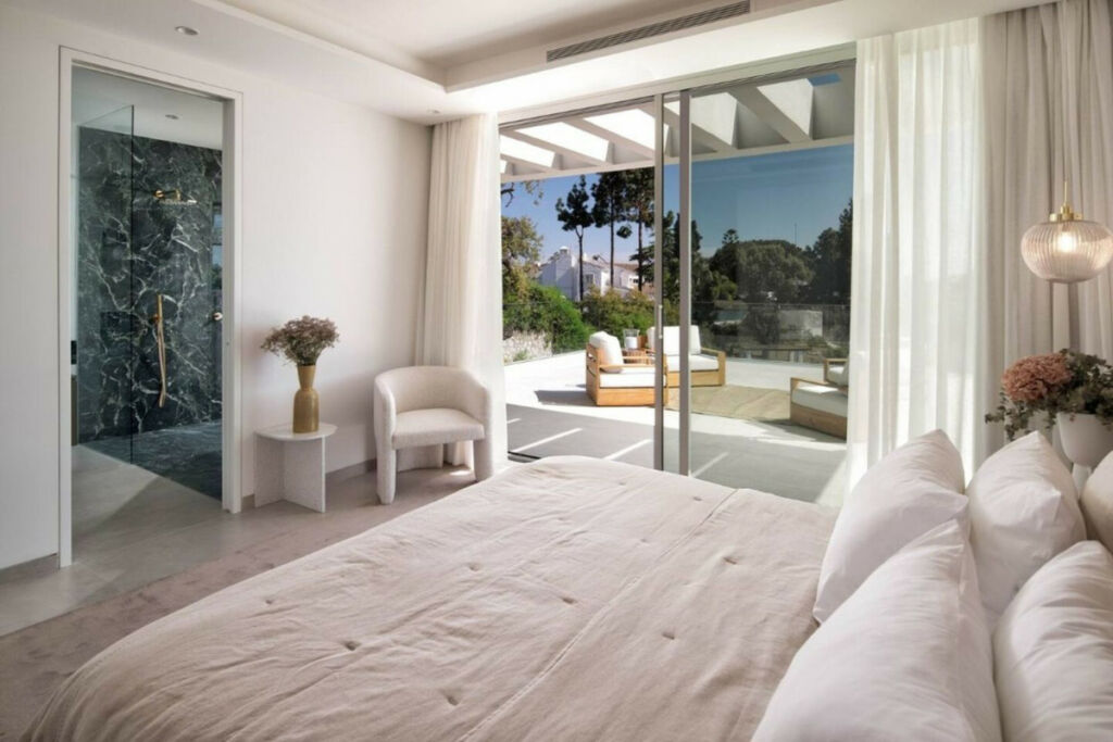 Detached Villa Elviria Málaga - image 26