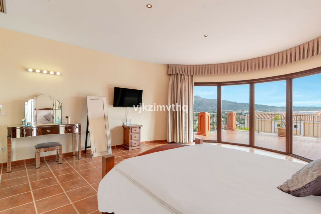 Detached Villa Benahavís Málaga - image 27
