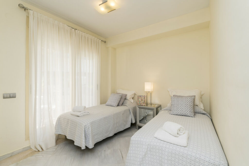 Middle Floor Apartment Nueva Andalucía Málaga - image 26